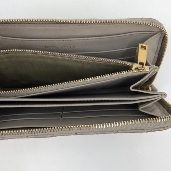 Marc Jacobs Gray Quilted Zip-Around Wallet - Picture 6 of 7